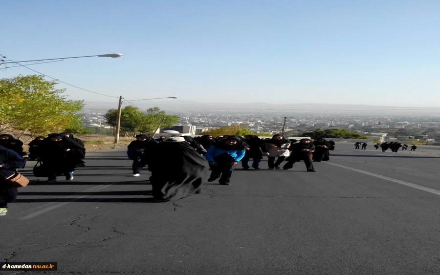 شرکت دانشجویان بسیجی در راهپیمایی همگانی