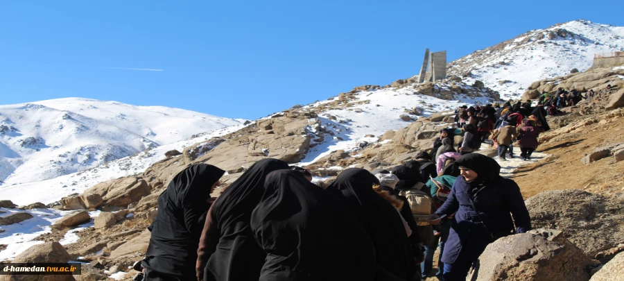 کوهنوردی  جمعی از دانشجویان آموزشکده