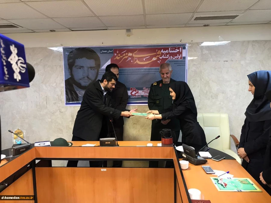 تجلیل از هنرمندان برتر کارگاه طراحی چهره شهدا 4
