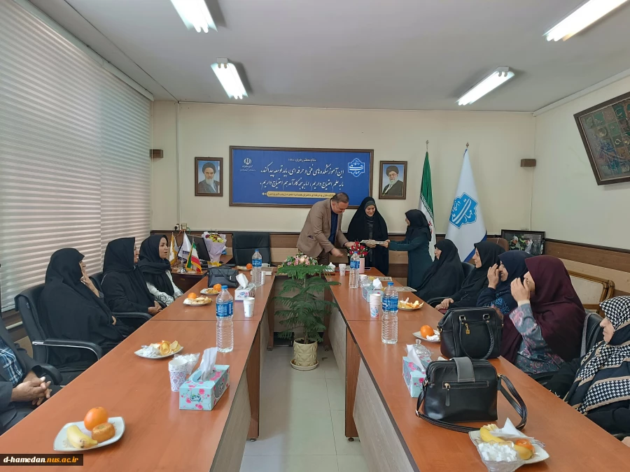 آیین تجلیل و تکریم پیشکسوتان و رونمایی از تصاویر روسای سابق آموزشکده ی ملی مهارت دختران همدان در هفته آموزش 4