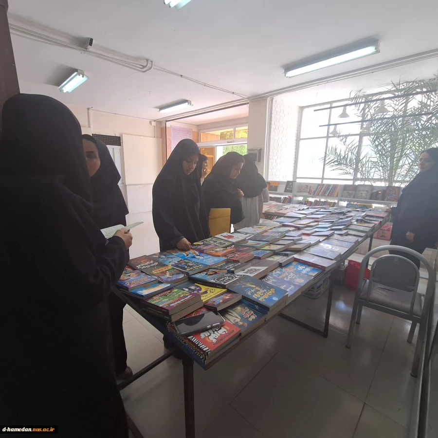 برپایی نمایشگاه کتاب در هفته ی آموزش 4