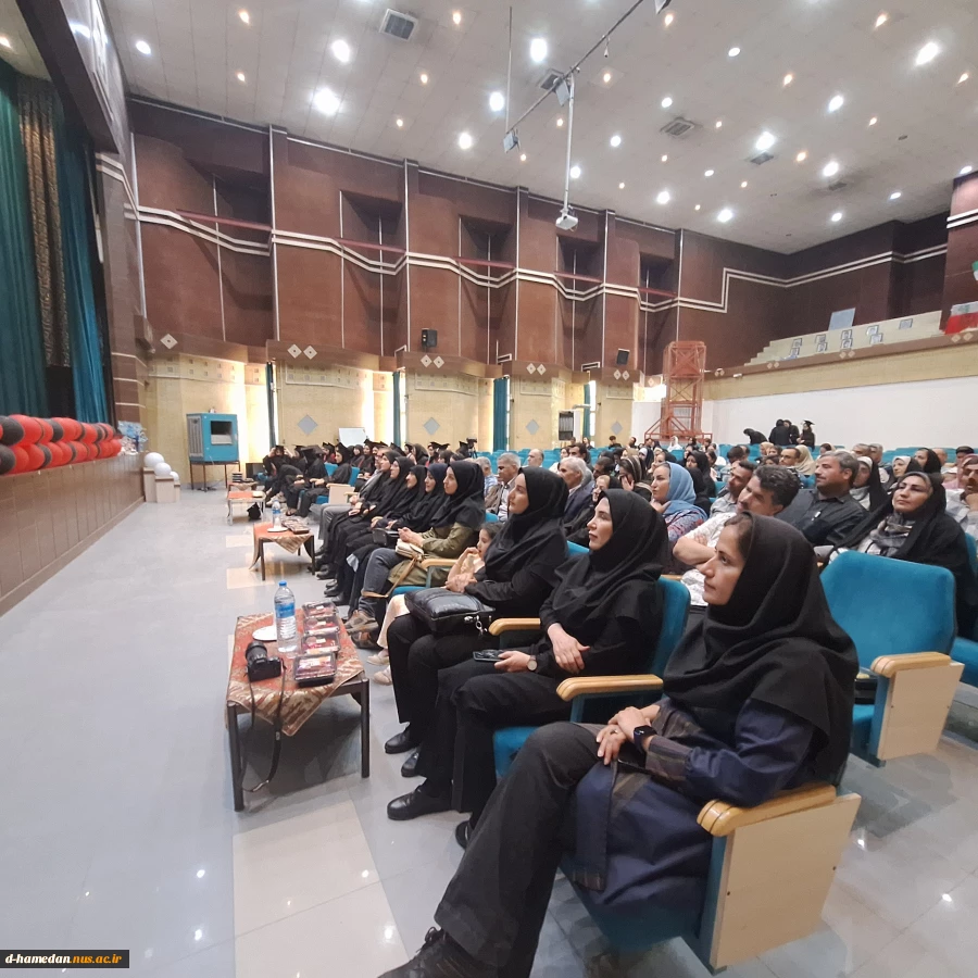 به همت انجمن علمی گروه کامپیوتر، جشن فارغ التحصیلی دانشجویان مهندسی حرفه ای نرم افزار برگزار گردید 7