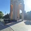 تجدید میثاق کارکنان آموزشکده ملی مهارت دختران همدان با حضور بر مزار سردار همدانی و قرائت زیارت عاشورا، در سالروز شهادت امام محمد باقر (ع) و در آستانه ی رحلت امام خمینی (ره) 2