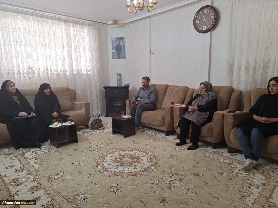 حضور ریاست و جمعی از کارکنان در منزل شهید بهاره لطفی از شهدای جنگ تحمیلی ۱۲ روزه (فرزند شهید علی لطفی؛ جانباز شیمیایی دفاع مقدس)
 2